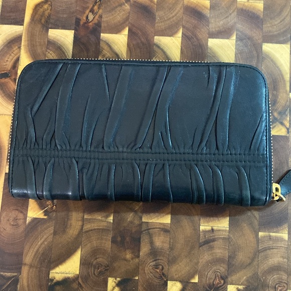 Authentic Prada wallet - Picture 2 of 8